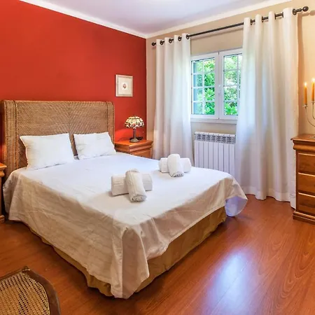 Aroeira Sleeps 8 Pool Wifi Villa *