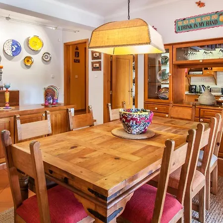 Aroeira Sleeps 8 Pool Wifi Villa *