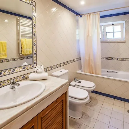 Aroeira Sleeps 8 Pool Wifi * Aroeira (Setubal)