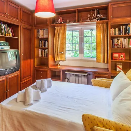 Villa Aroeira Sleeps 8 Pool Wifi *