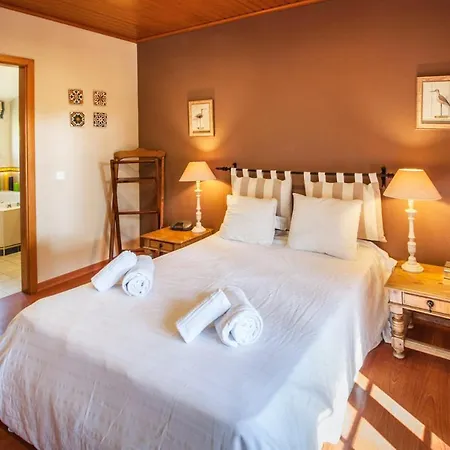 Villa Aroeira Sleeps 8 Pool Wifi *