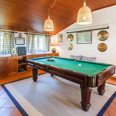 Villa Aroeira Sleeps 8 Pool Wifi